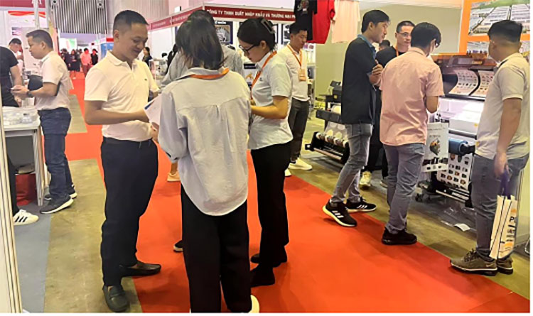 Hefei Preworld Peru Expo: Heta produkter blomstra, skräddarsydd PVC och speglad akryl gnistar latinamerikansk köpfrenzy